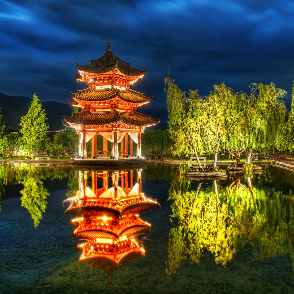 Китайский парк с пагодой