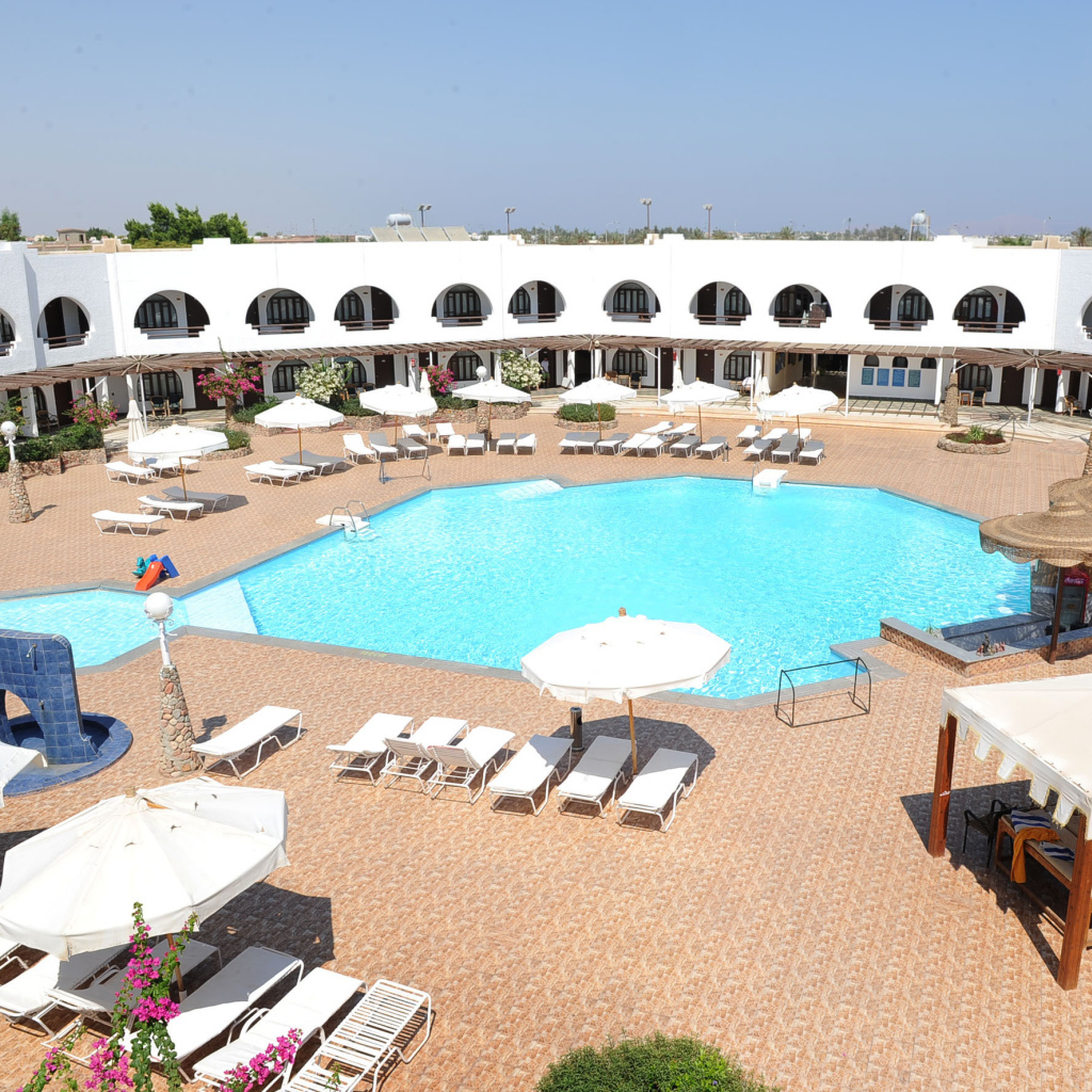 Бассейн в отеле на курорте Шарм эль Шейх, Египет