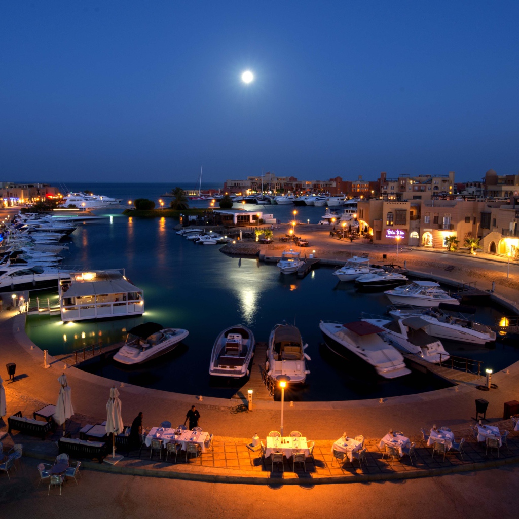 Ночной порт на курорте Эль Гуна, Египет
