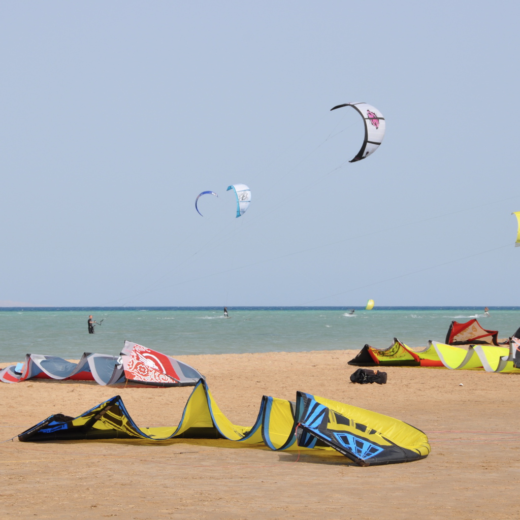 Отдых на пляже на курорте Эль Гуна, Египет