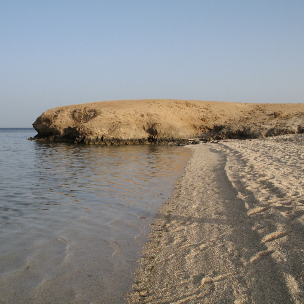 Песчаный берег на курорте Марса Алам, Египет