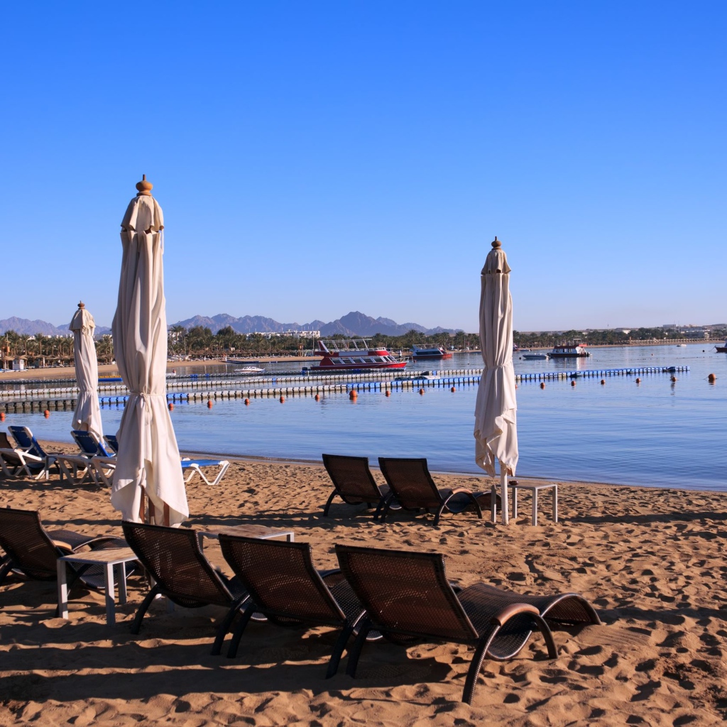 Весенний отдых на пляже на курорте Шарм эль Шейх, Египет