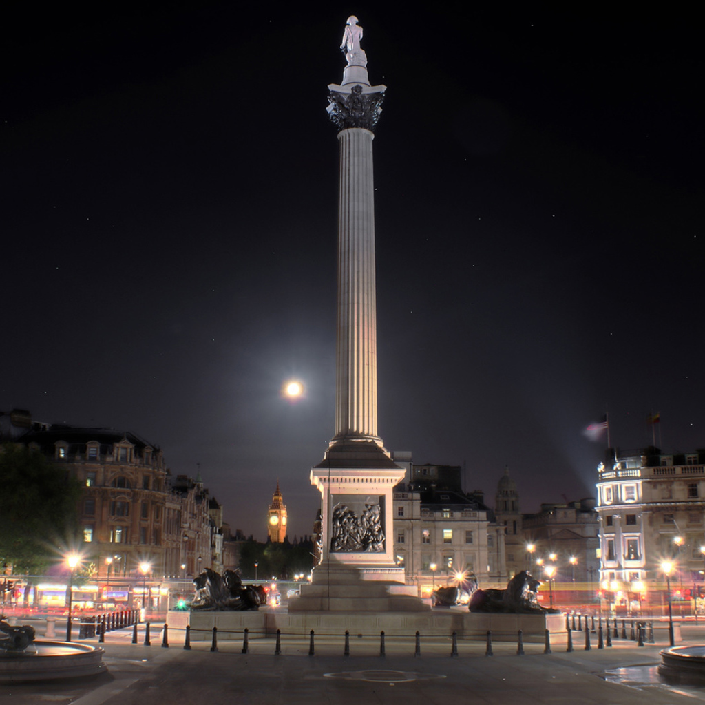 Площадь с колонной в Лондоне