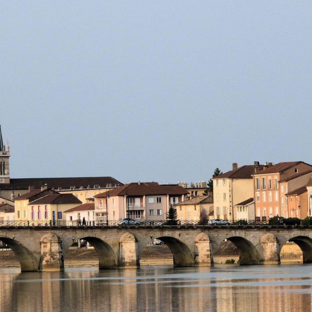 Старинный мост в городе Лион, Франция