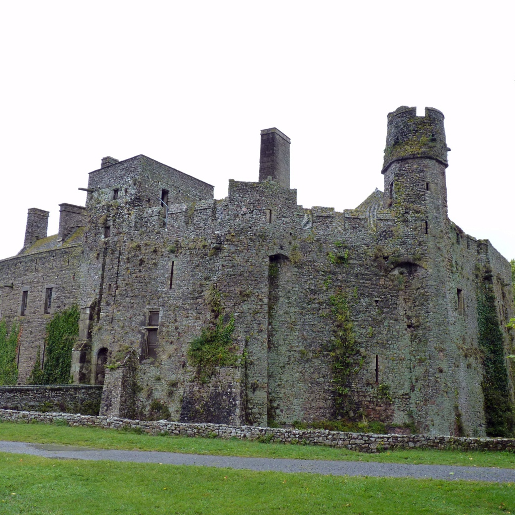 Старинный замок в Нормандии, Франция