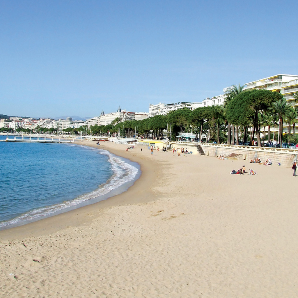 Пляж в Каннах, Франция
