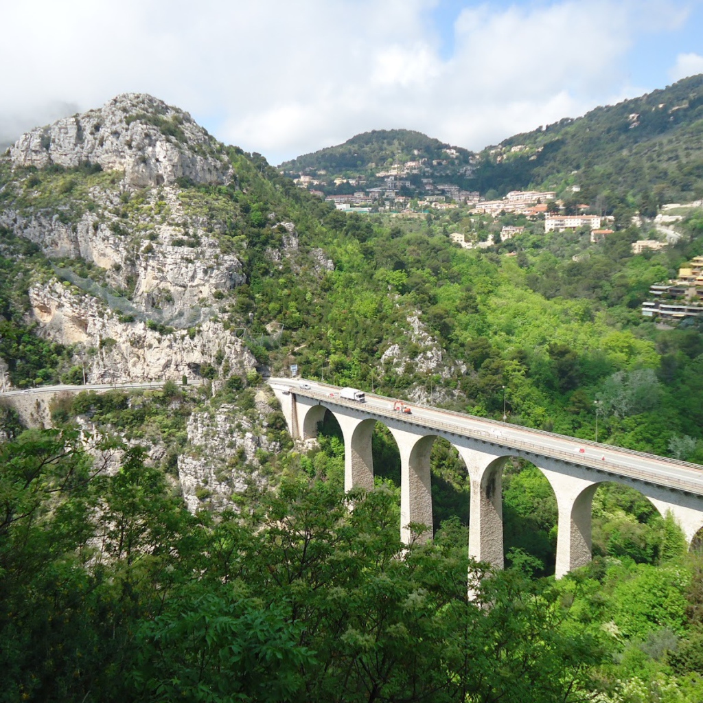 Мост на курорте Эз, Франция