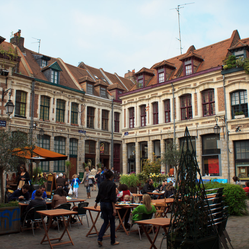 Кафе в городе Лилль, Франция