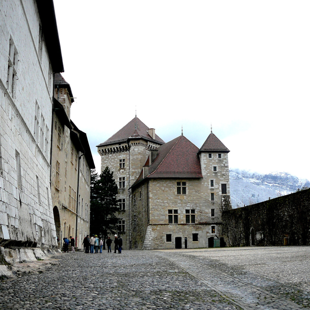 Замок в городе Аннеси, Франция