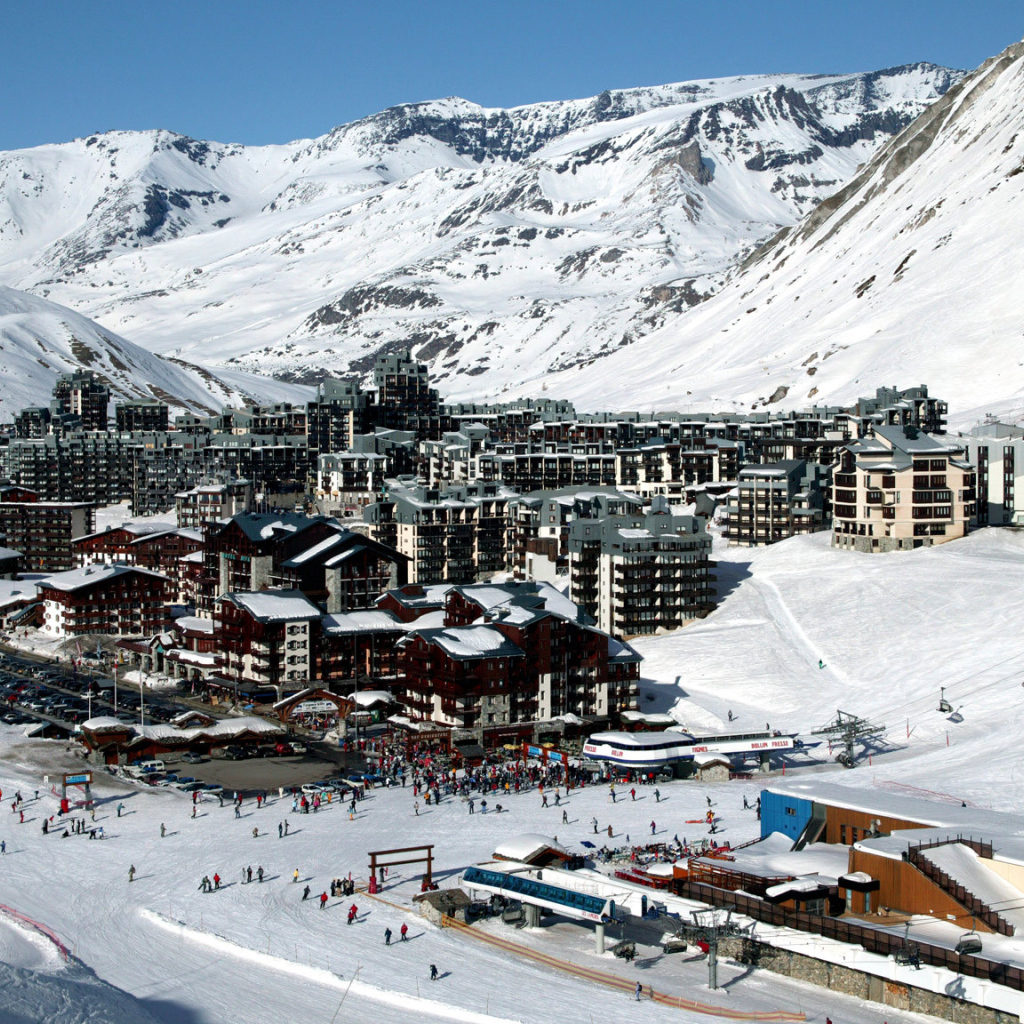 Город на горнолыжном курорте Тинь, Франция