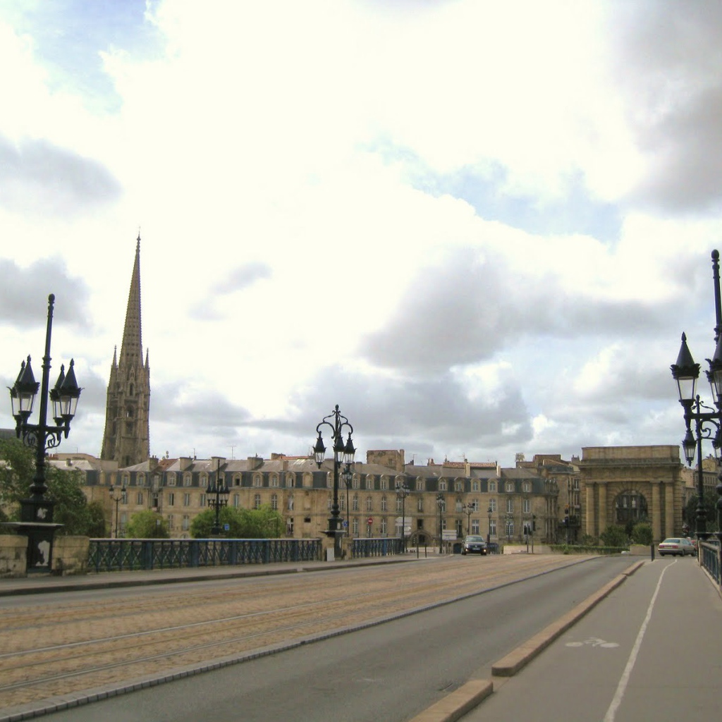 Городская улица в Бордо, Франция