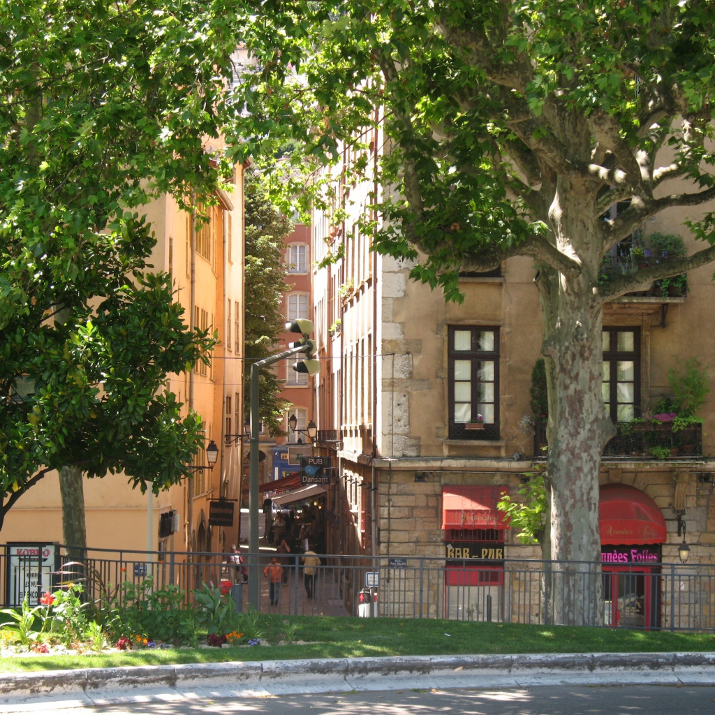 Городская улица в городе Лион, Франция