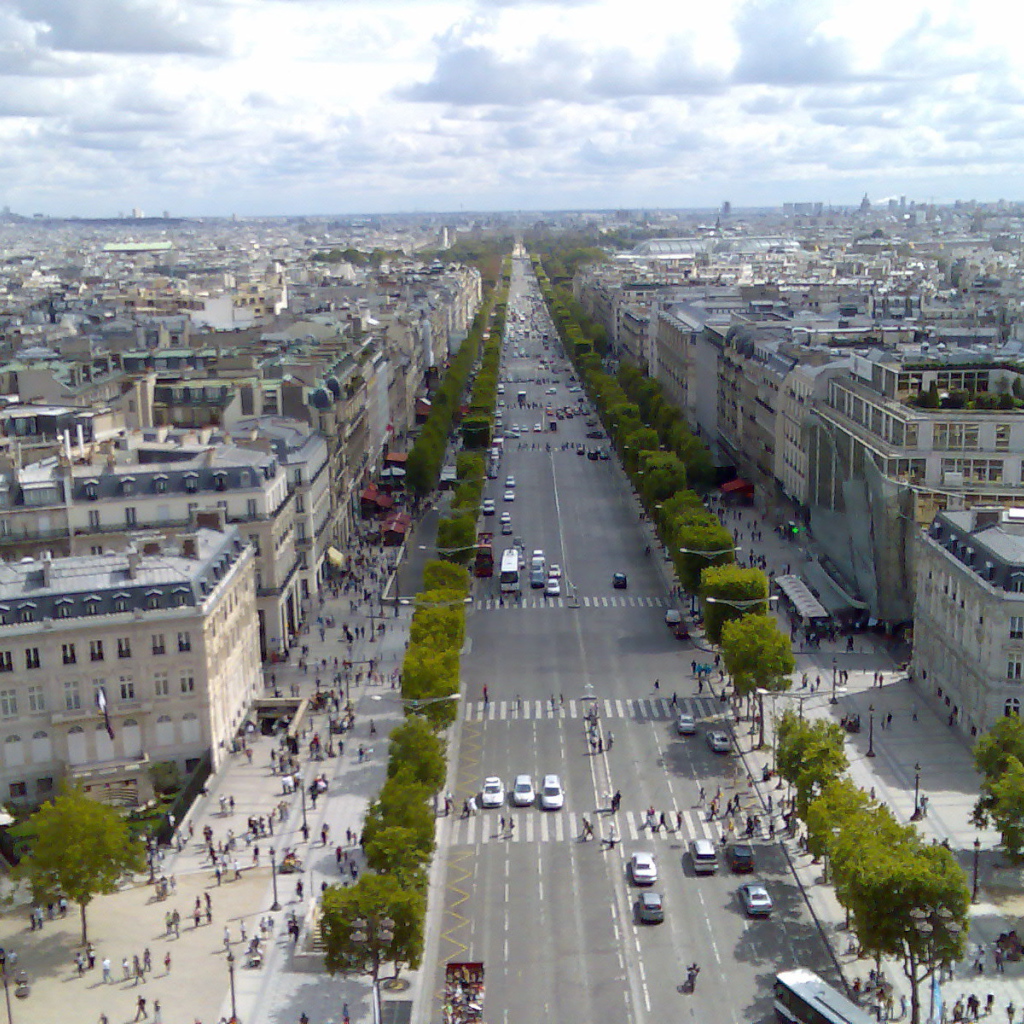 Городская улица в Париже, Франция