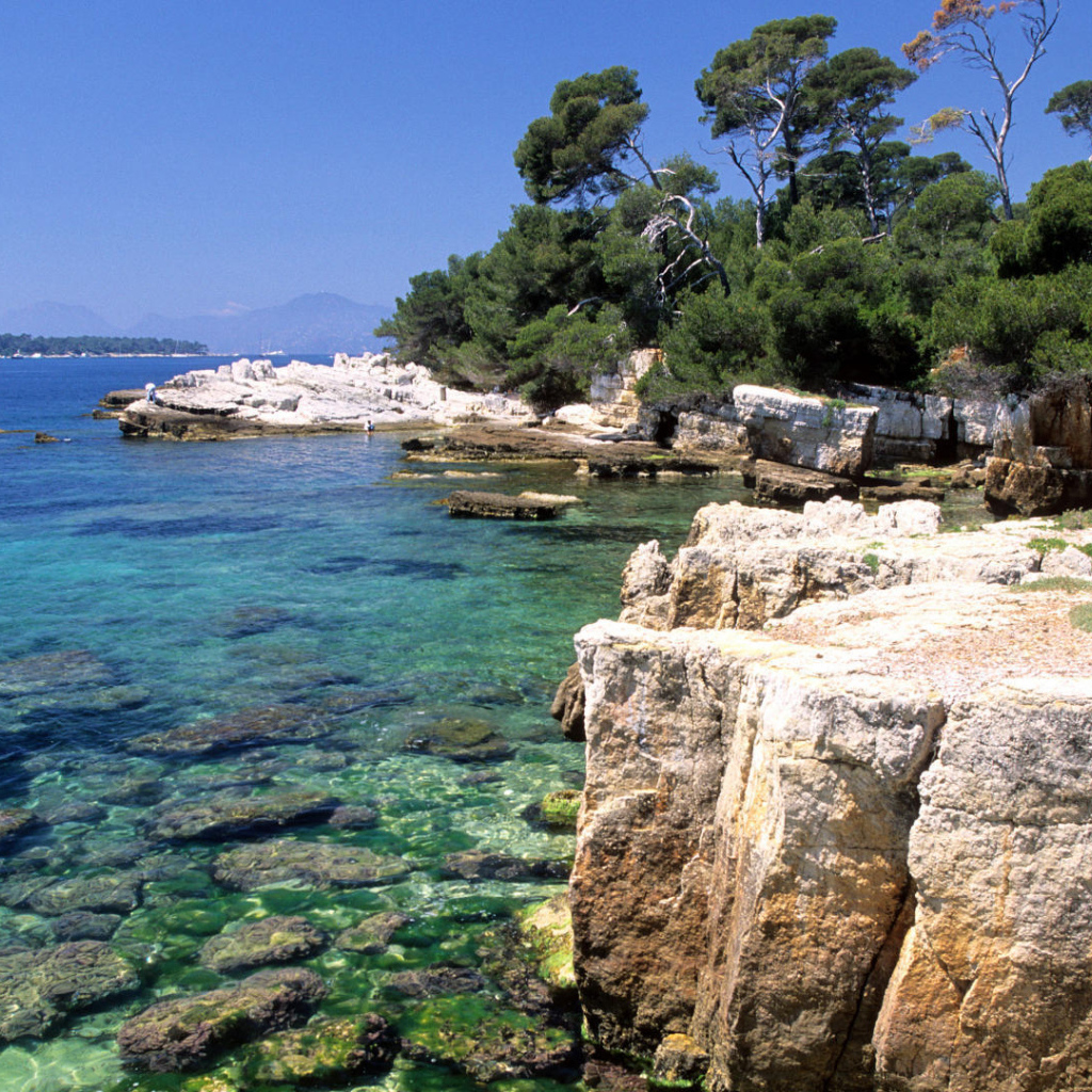 Побережье на курорте Антибы, Франция