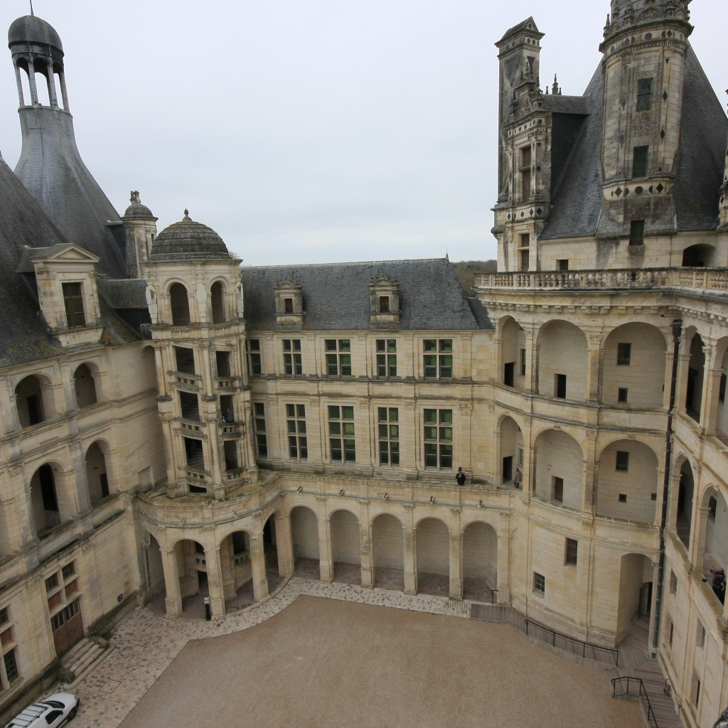 Дворик замка в Луаре, Франция