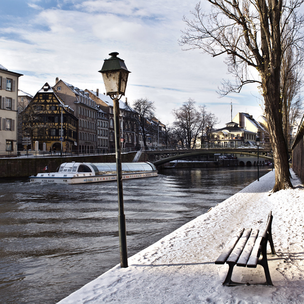 Набережная в городе Страсбург, Франция
