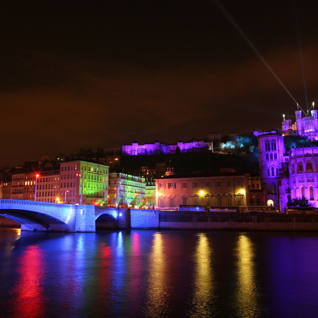 Праздничная иллюминация в городе Лион, Франция