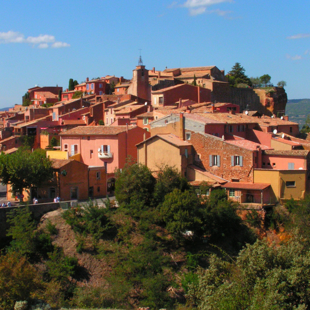 Город на холме в Провансе, Франция