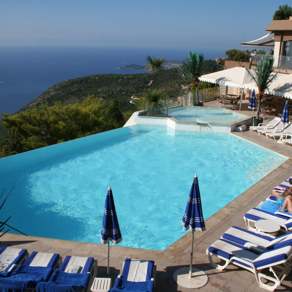 Отель на побережье на курорте Эз, Франция