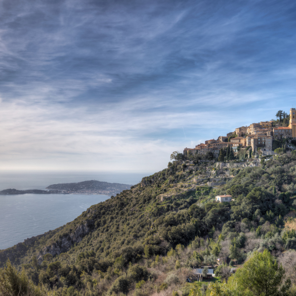 Дома на холме на курорте Эз, Франция