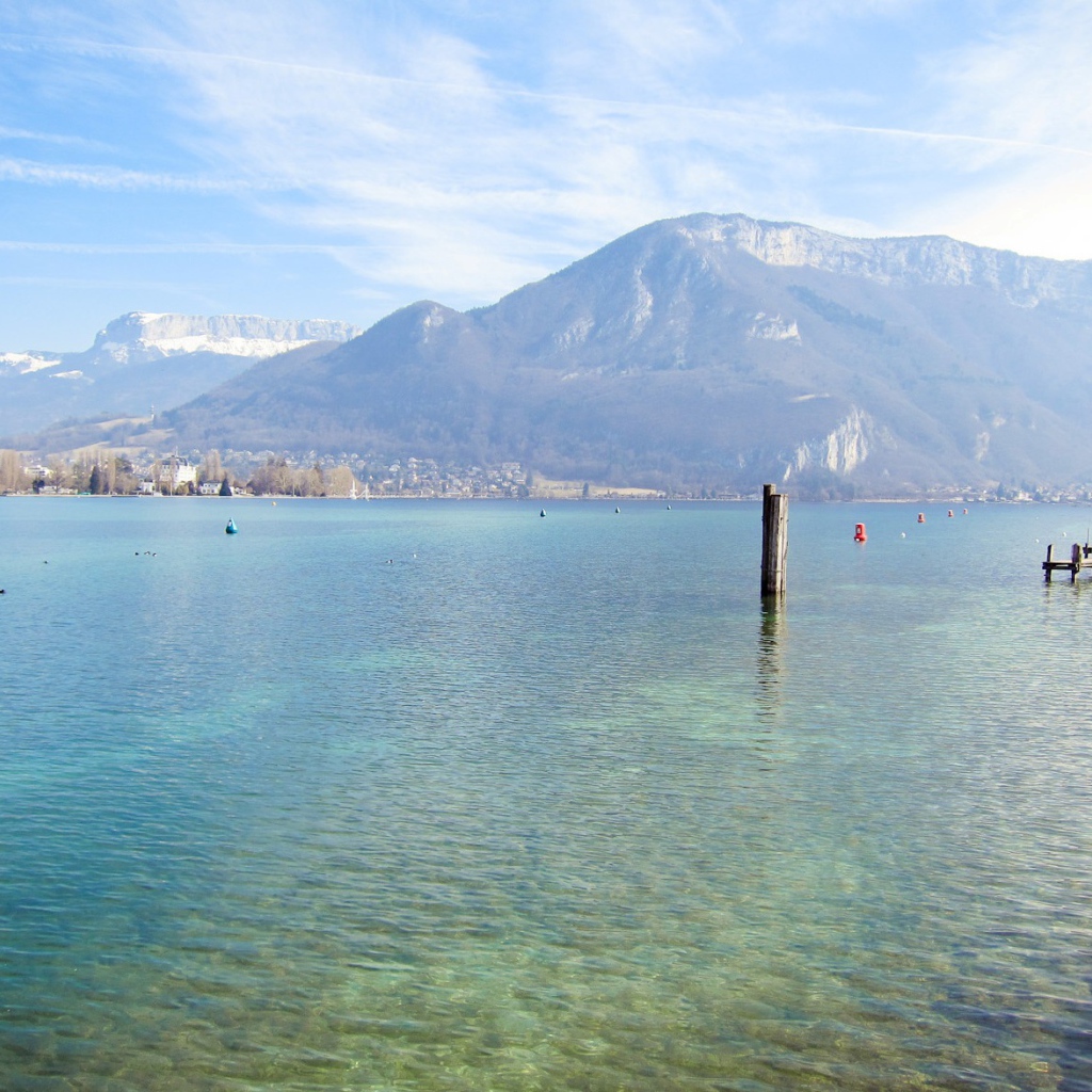 Озеро в городе Аннеси, Франция
