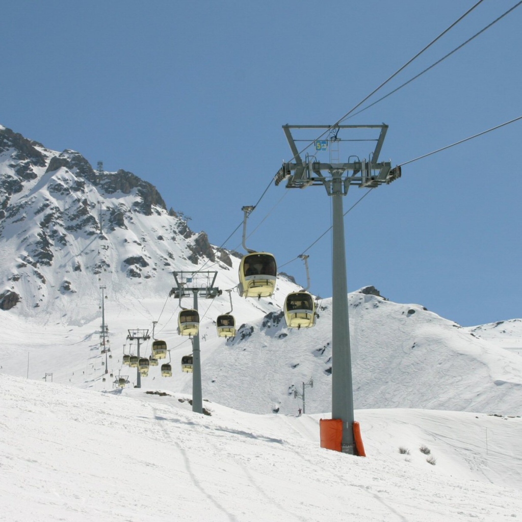 Подъемник на горнолыжном курорте Мерибель, Франция