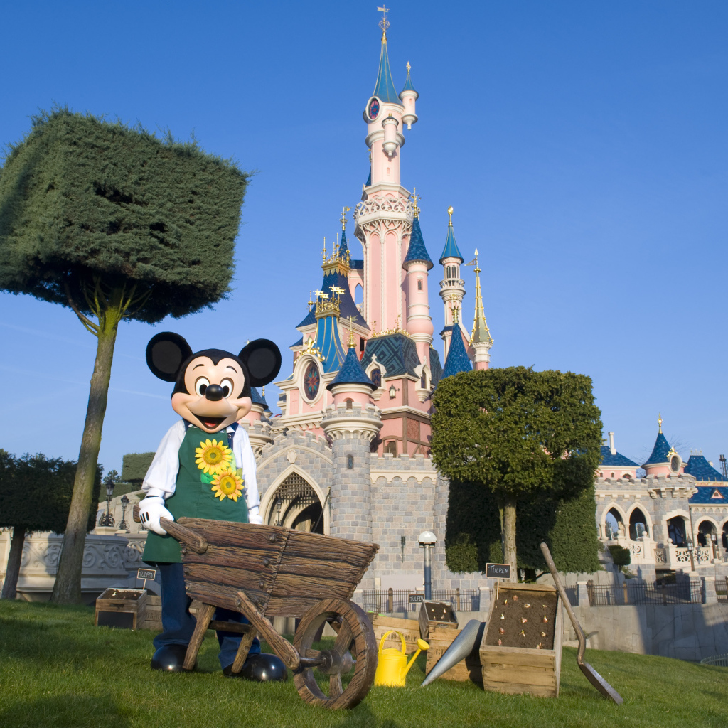 Микки Маус в Диснейленде, Франция