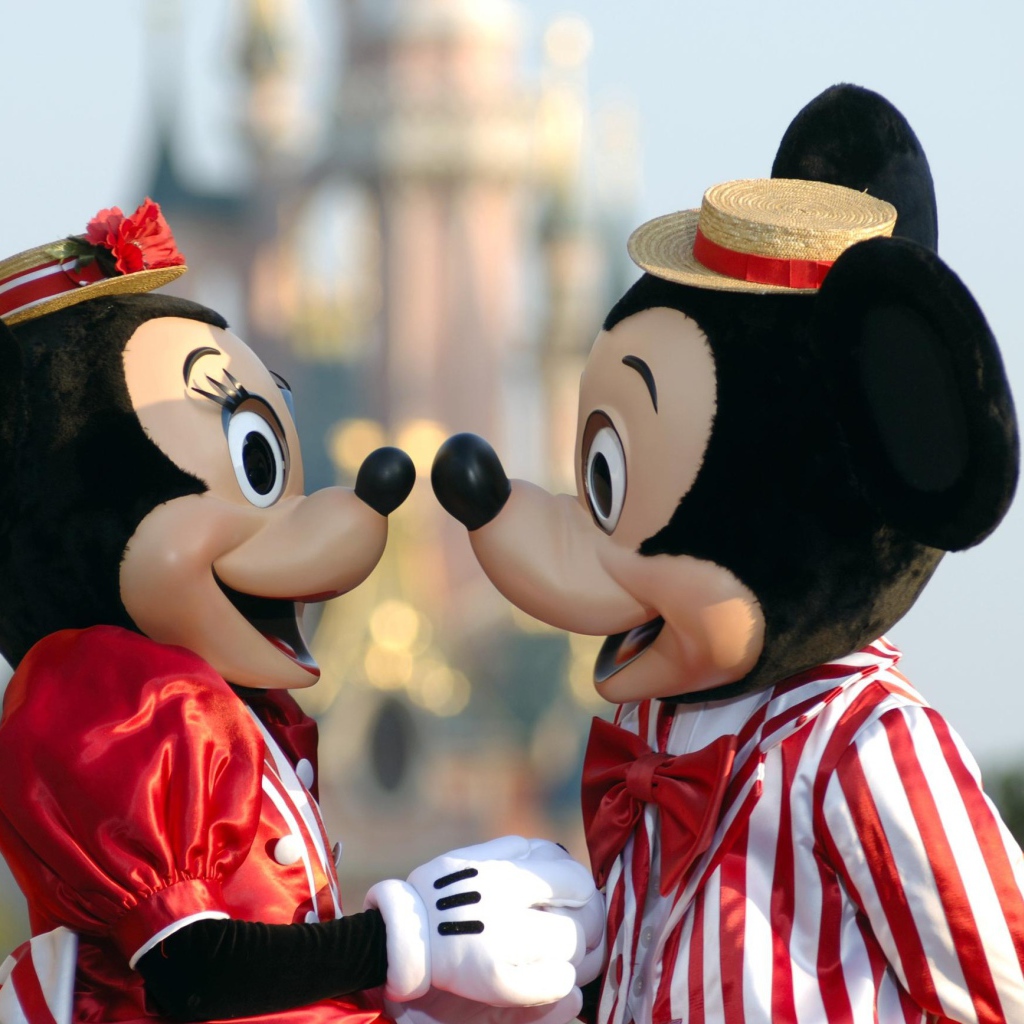 Микки и Мини в Диснейленде, Франция
