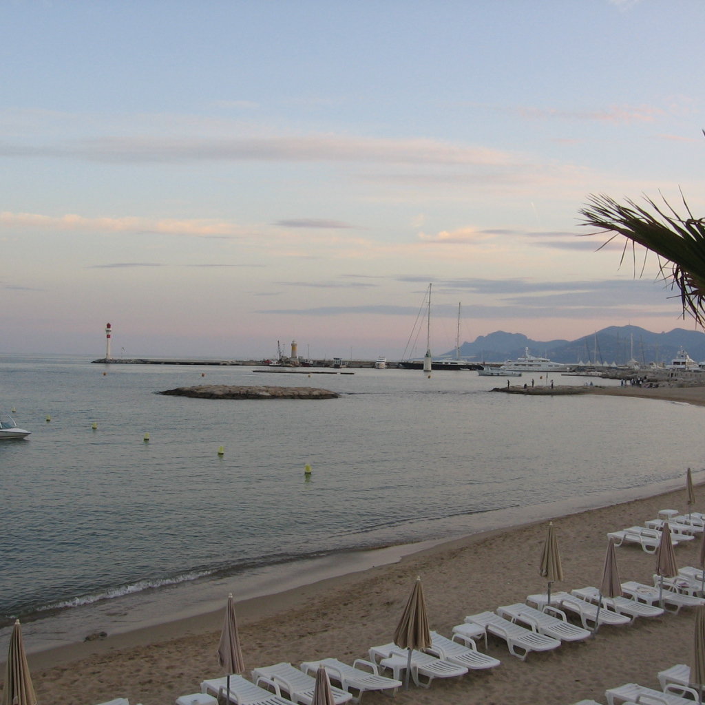 Пляж на курорте Мирамар Круести, Франция