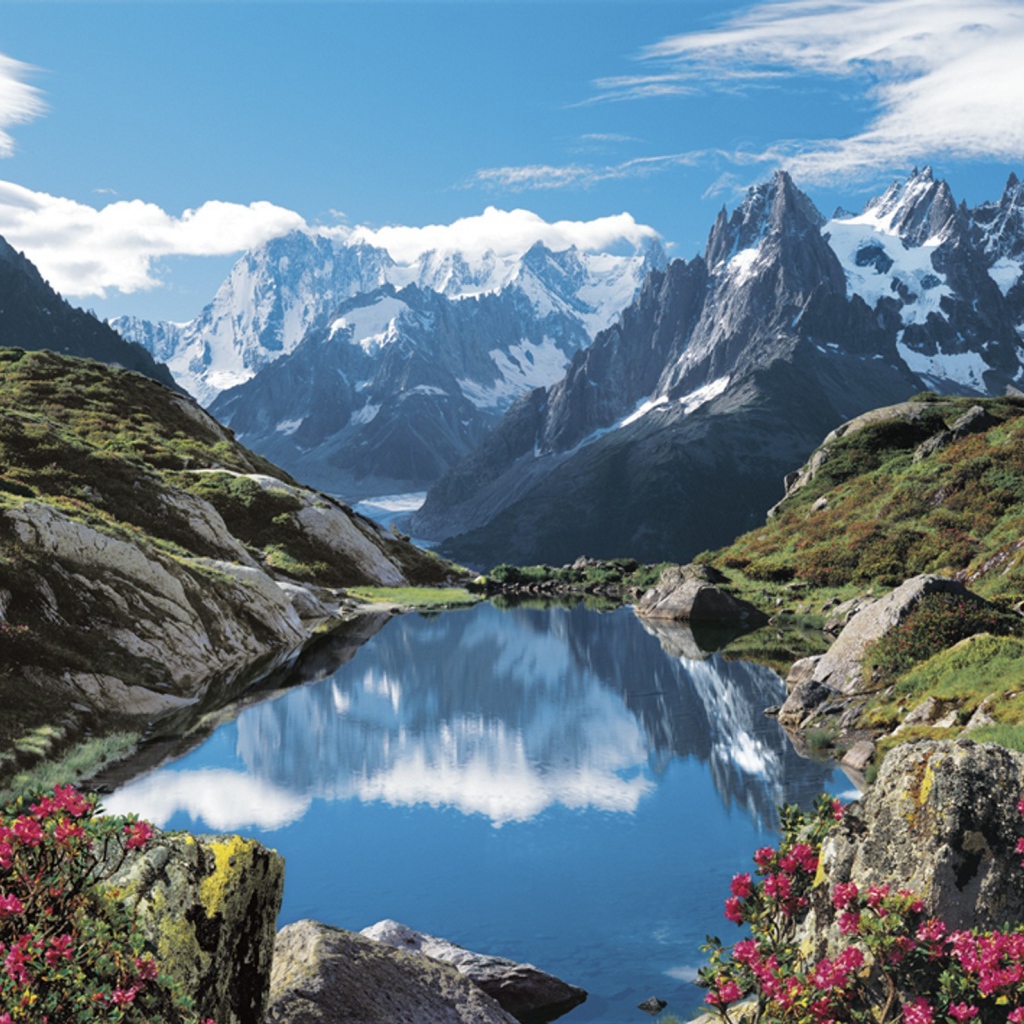 Горное озеро на курорте Шамони, Франция