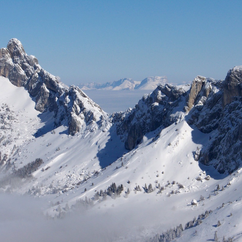 Горные вершины на курорте Виллар-де-Ланс, Франция