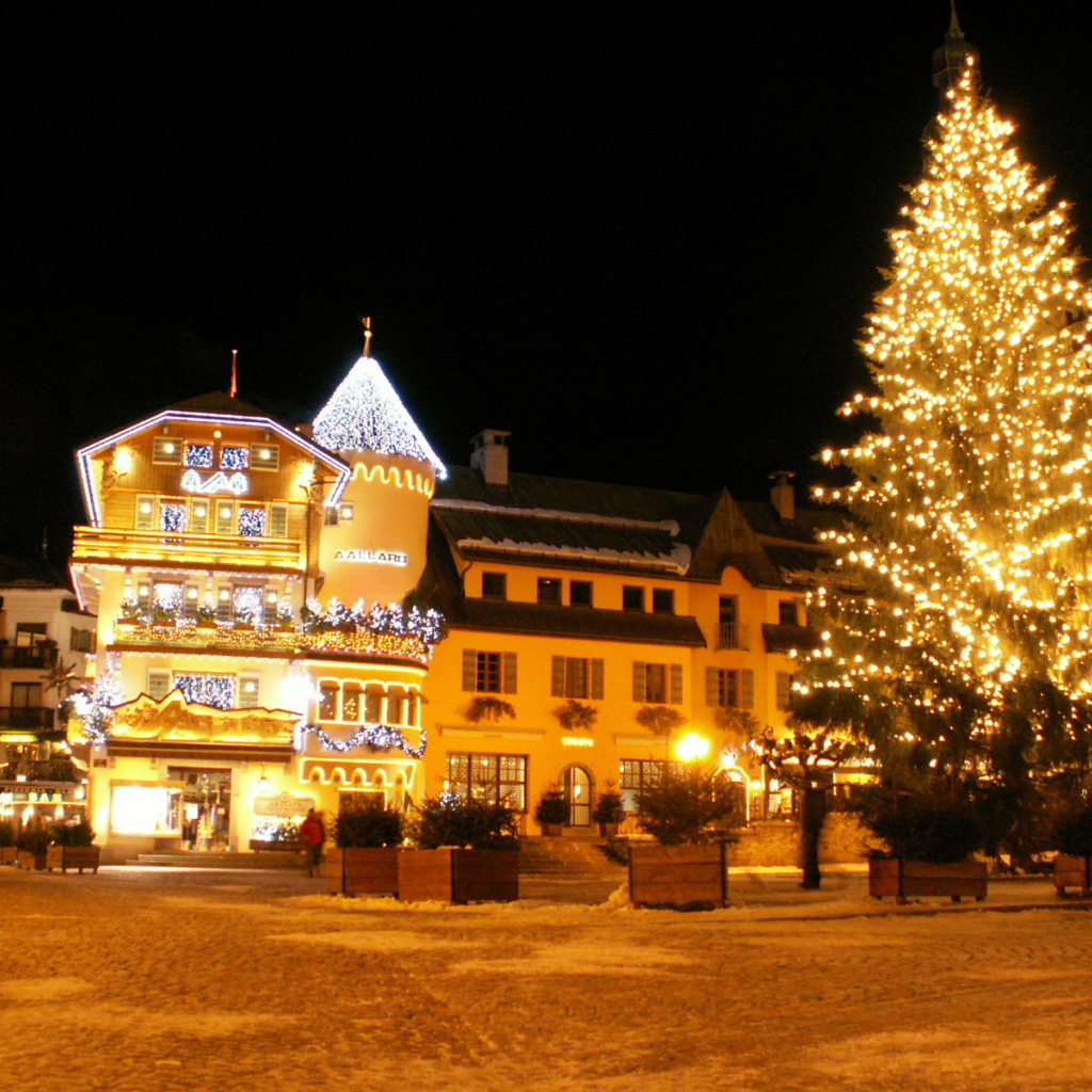 Ночное сияние на горнолыжном курорте Межев, Франция