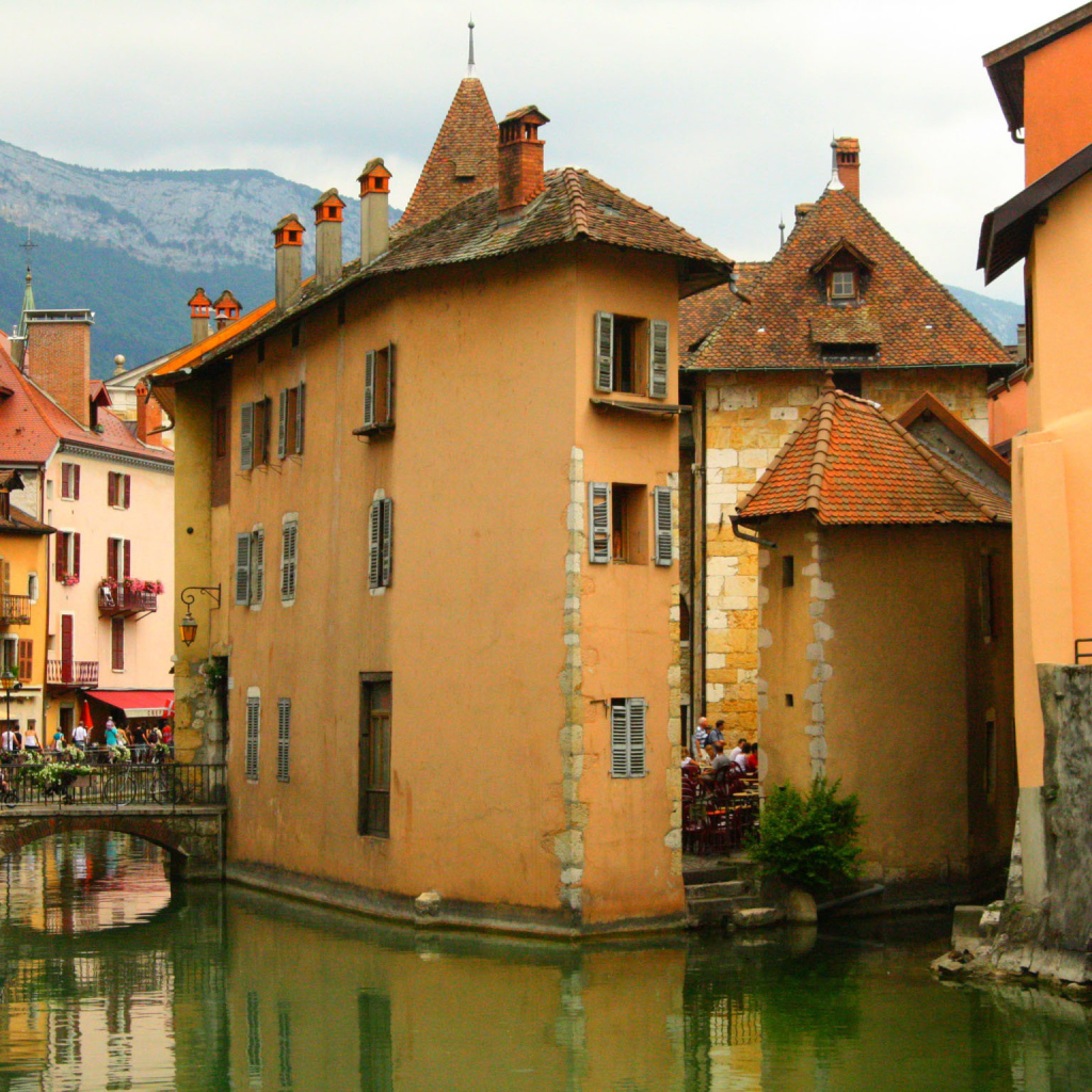 Старинные дома в городе Аннеси, Франция