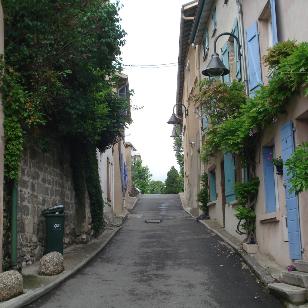 Старинная улочка в городе Лион, Франция