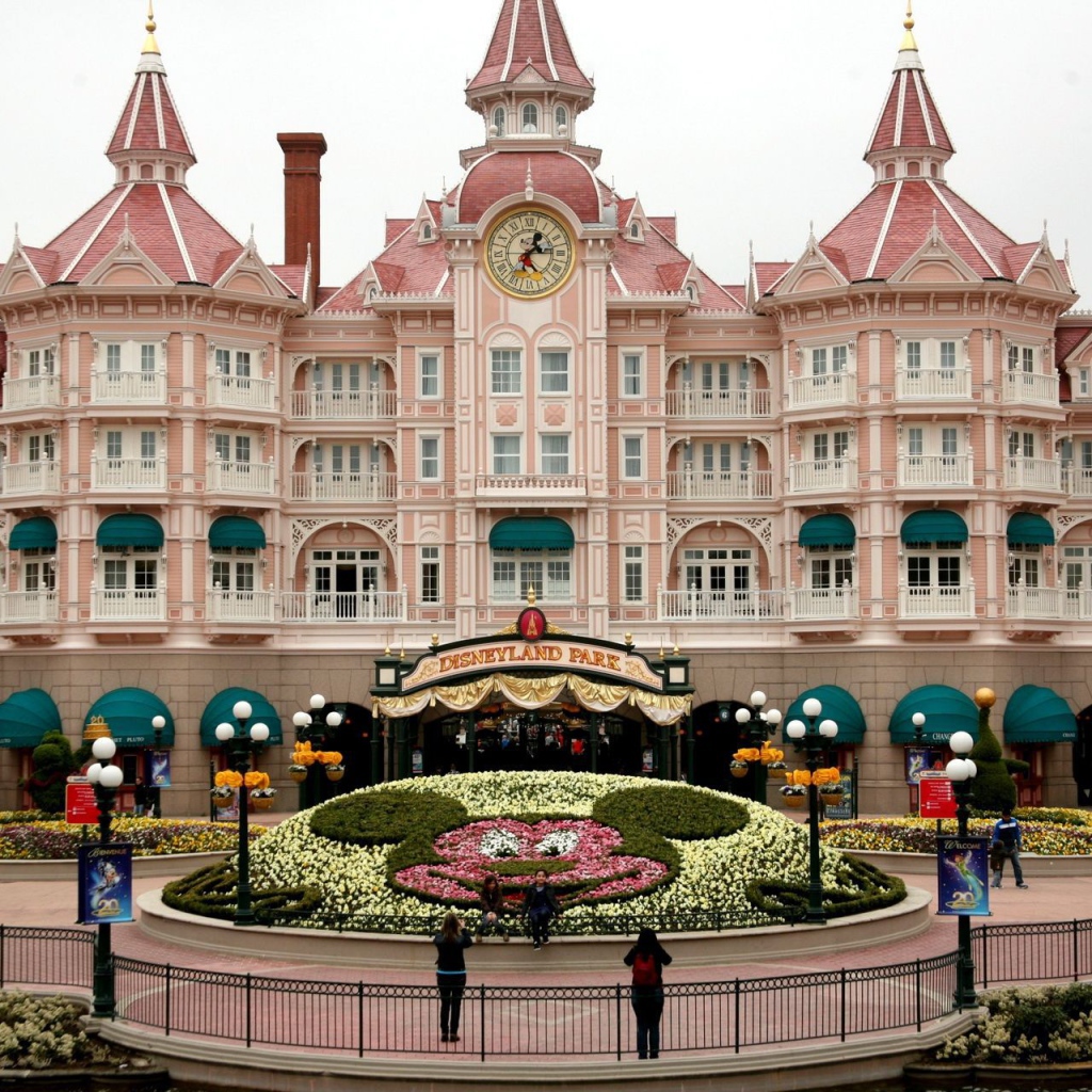 Розовый замок в Диснейленде, Франция