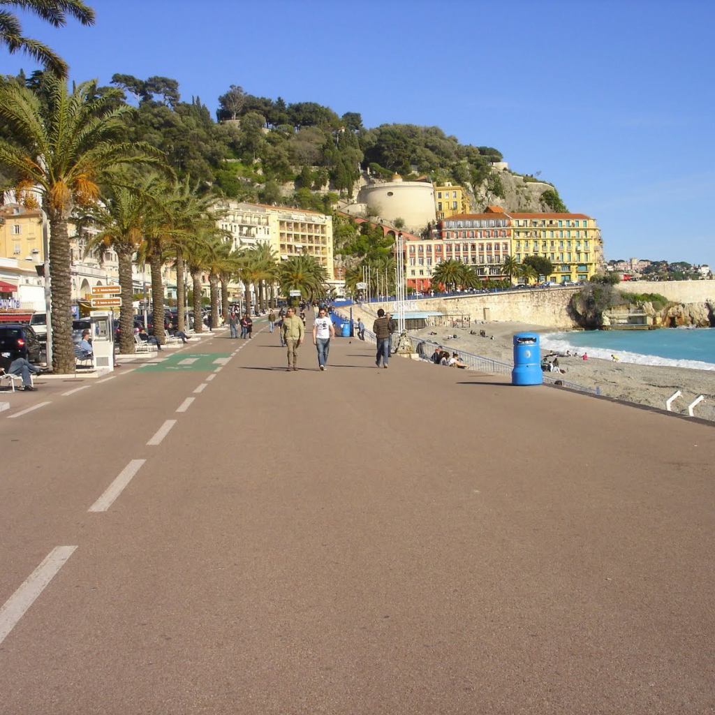 Набережная в городе Ницца, Франция