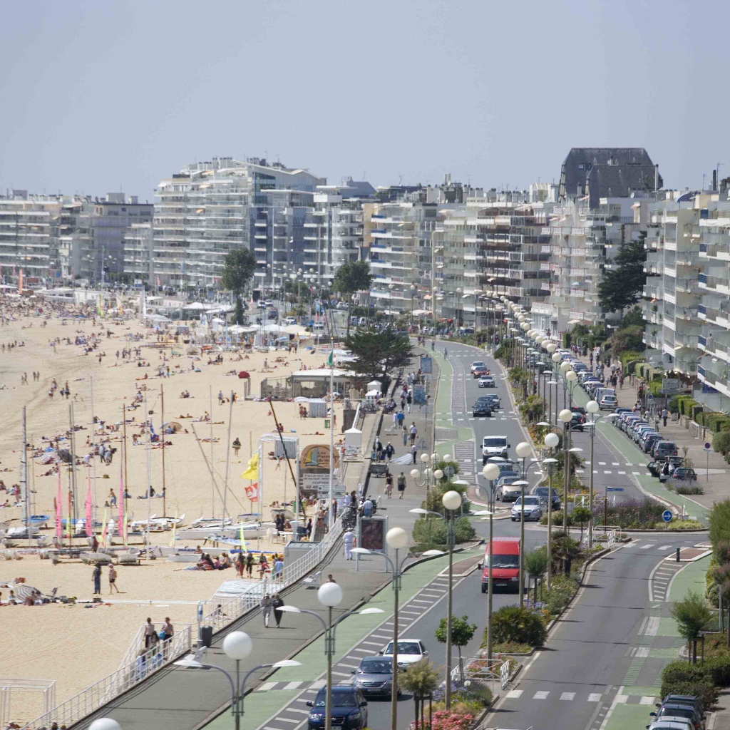 Набережная на курорте Ла Боль, Франция