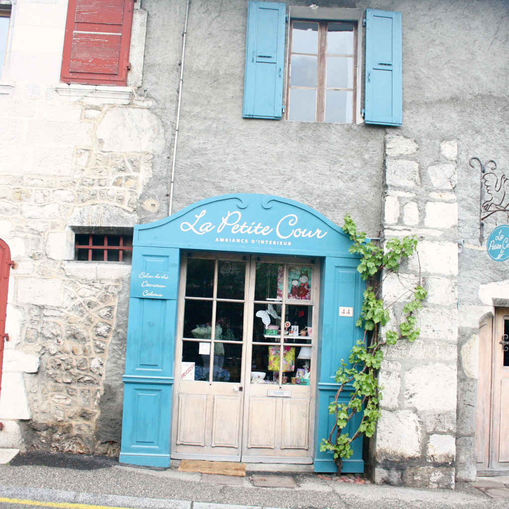 Магазинчик в городе Аннеси, Франция