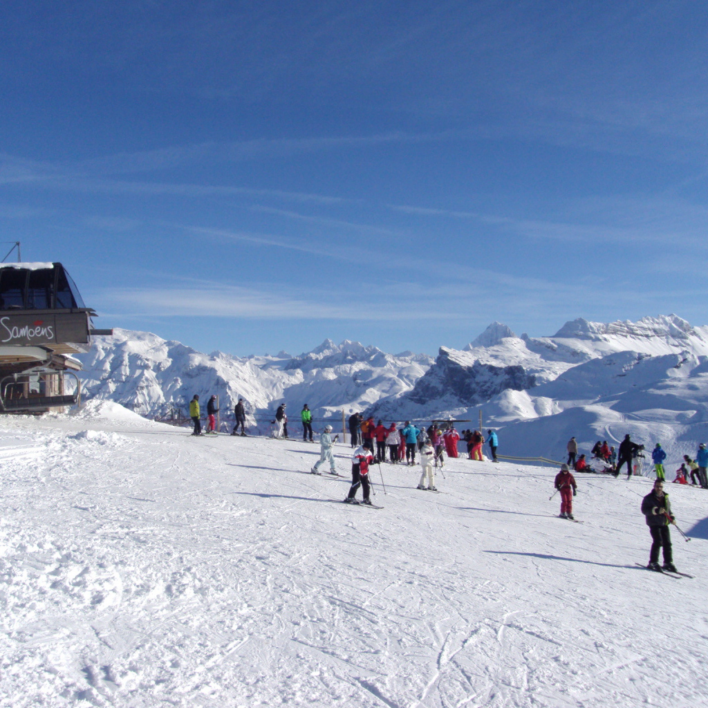 Лыжная база на горнолыжном курорте Самоен, Франция