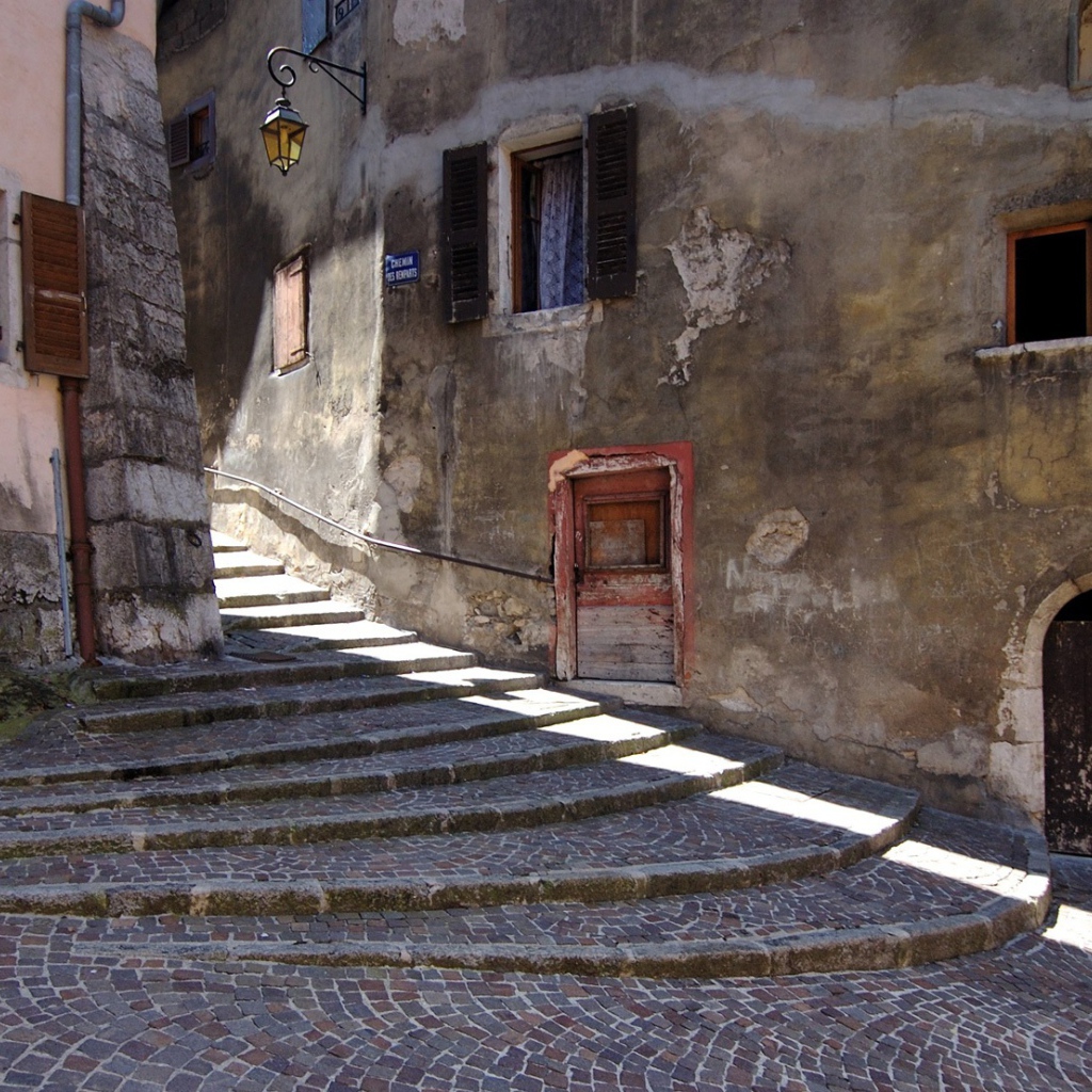 Лестница в городе Аннеси, Франция