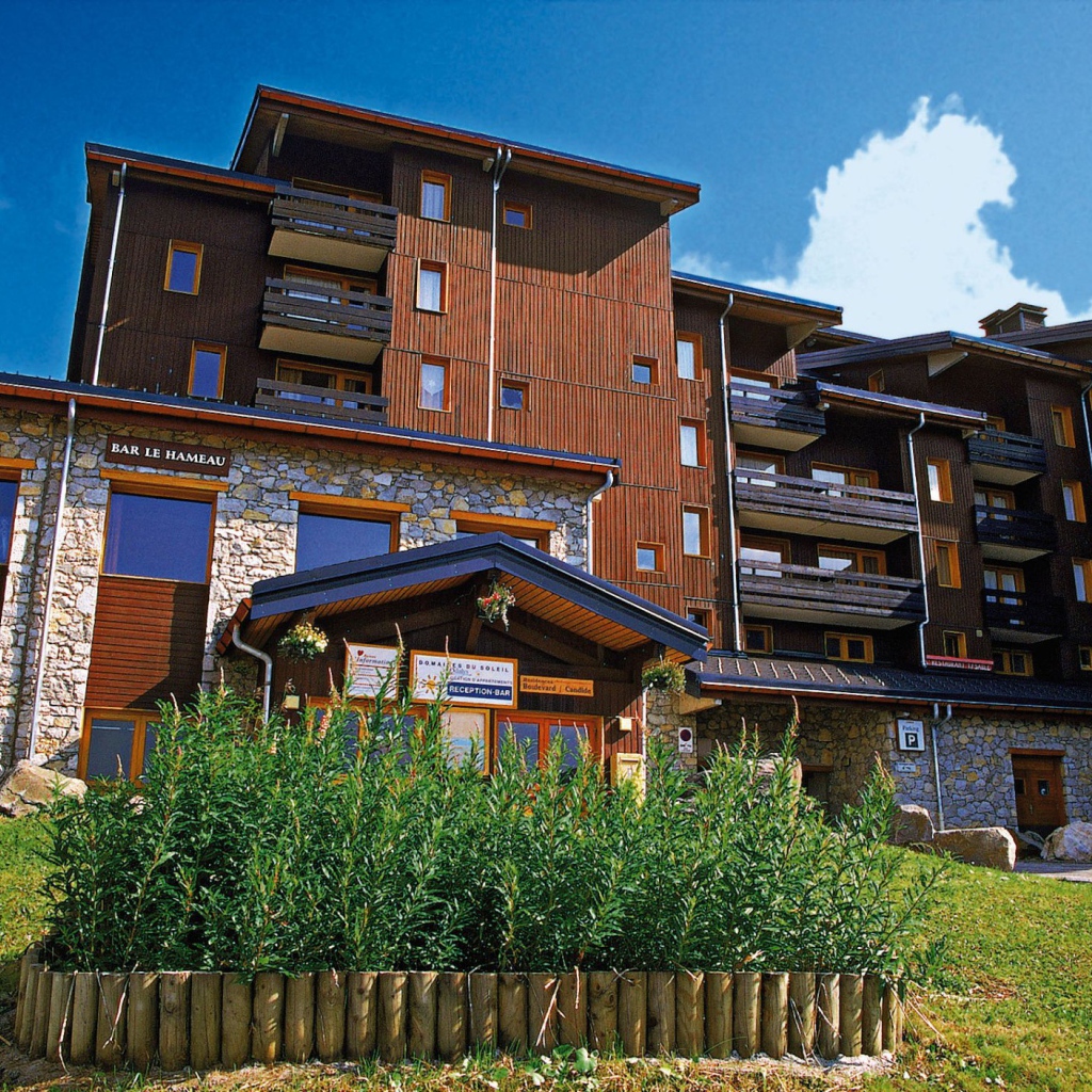 Летний пейзаж на горнолыжном курорте Мерибель, Франция