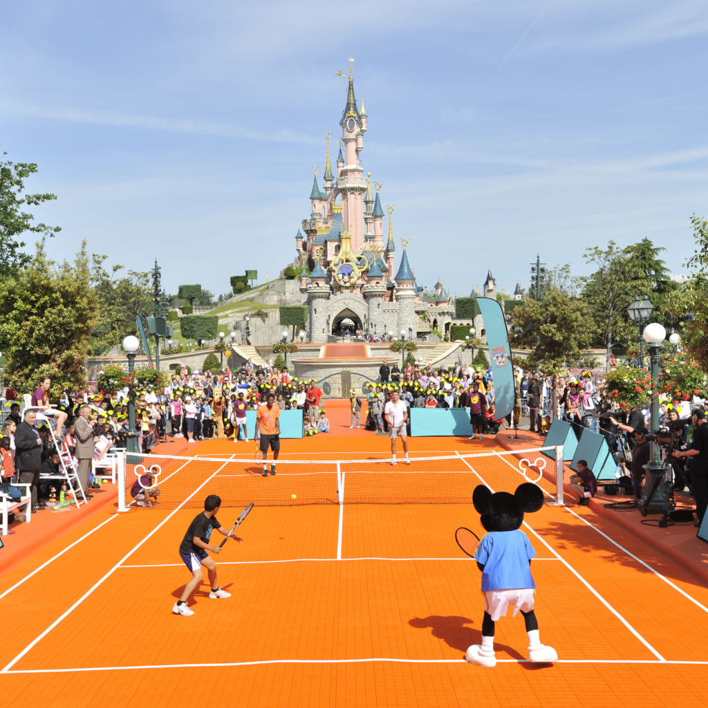 Теннисный корт в Диснейленде, Франция