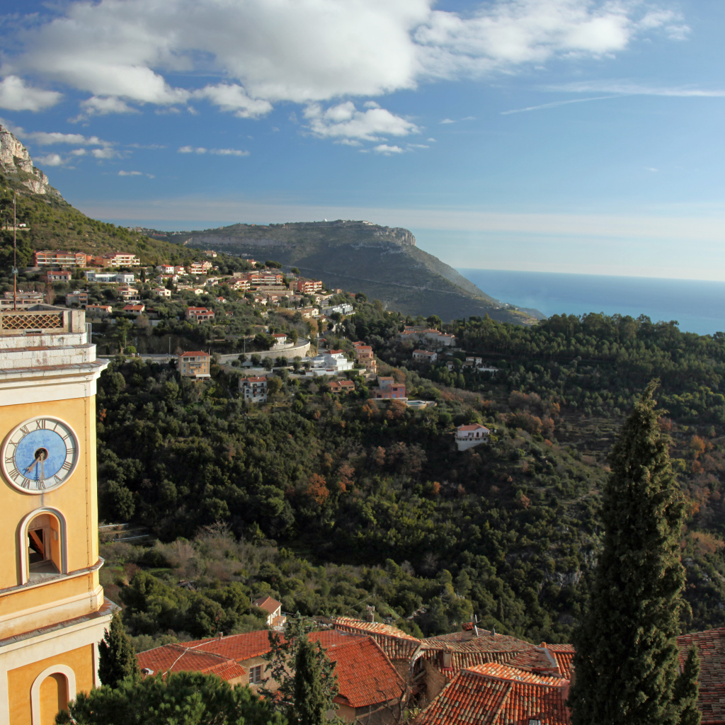 Башня с часами на курорте Эз, Франция