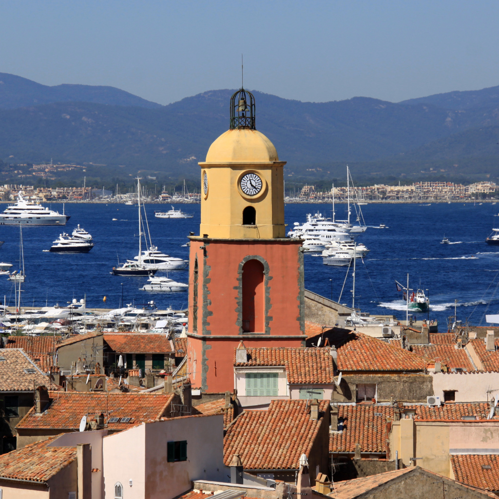 Башня с часами на курорте Сен-Тропе, Франция