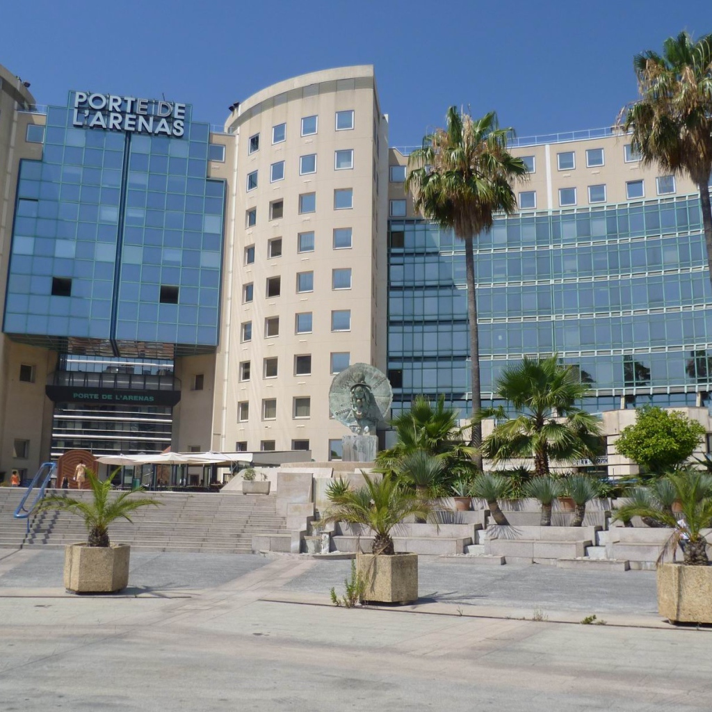 Отель на набережной в городе Ницца, Франция