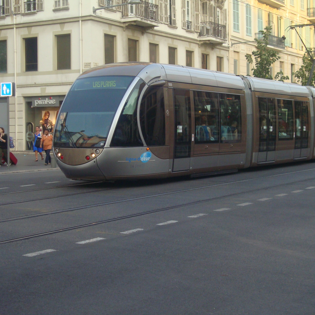 Трамвай в городе Ницца, Франция