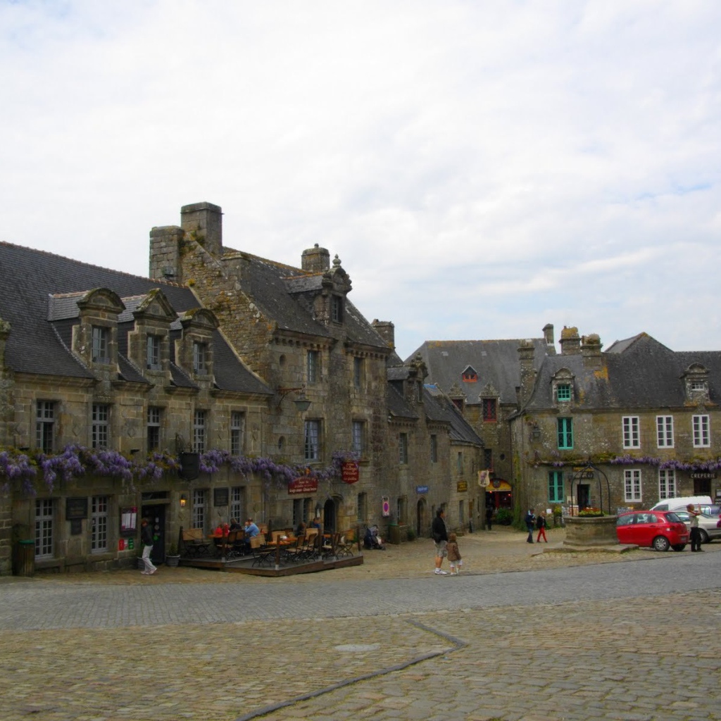Городская площадь в Бретань, Франция