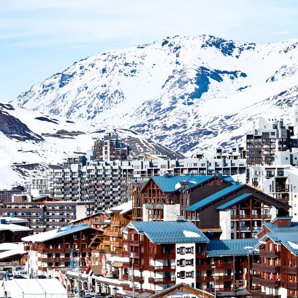Городские здания на горнолыжном курорте Тинь, Франция