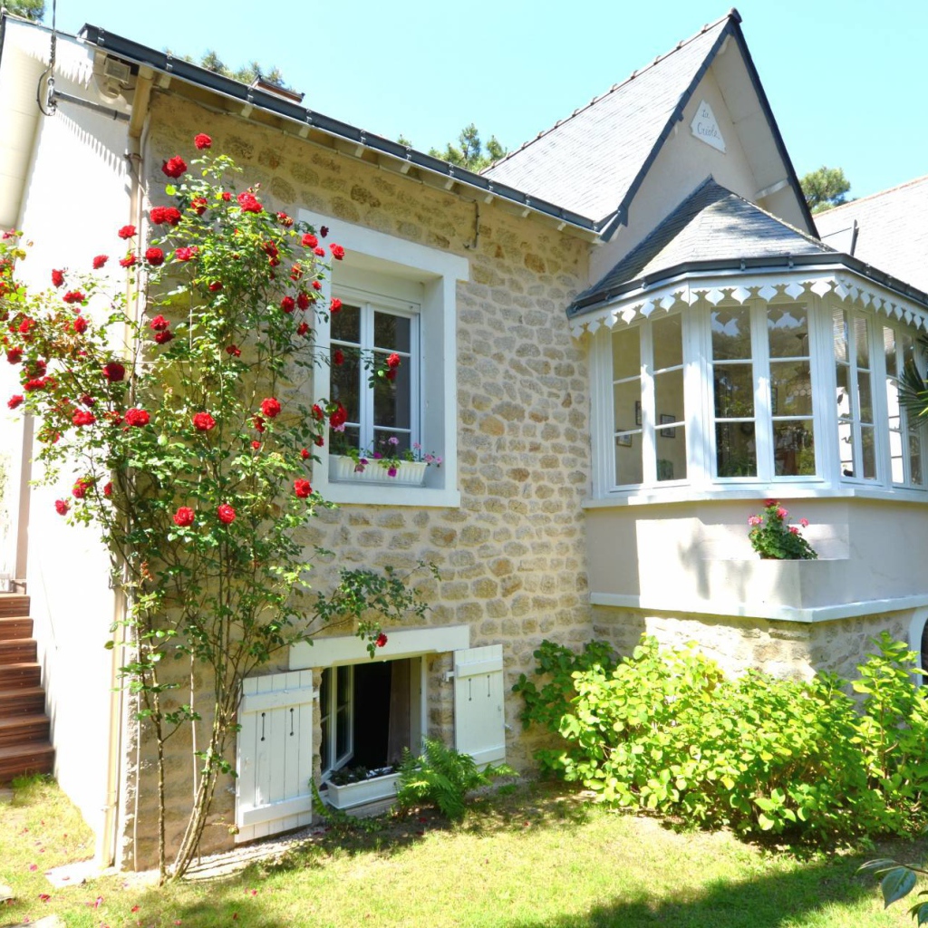 Вилла на курорте Ла Боль, Франция