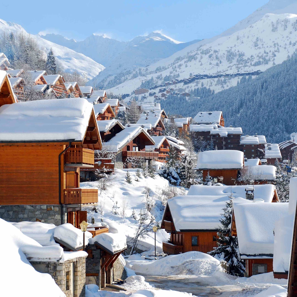Деревянные дома на горнолыжном курорте Мерибель, Франция